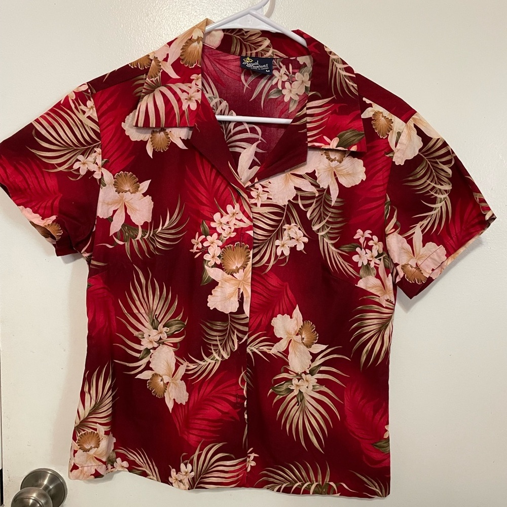 Royal Creations Woman’s  button up
Hawaiian tropical floral print blouse medium